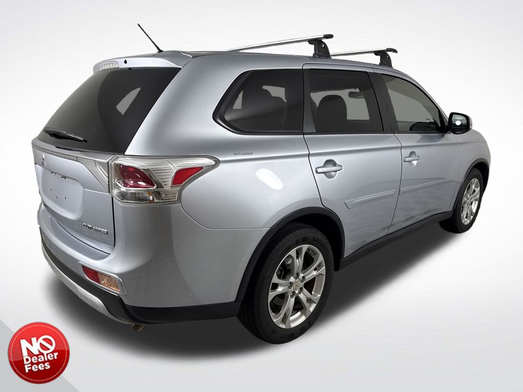 Used 2015 Mitsubishi Outlander SE image 3