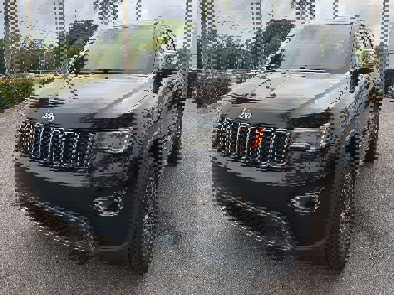 Used 2019 Jeep Grand Cherokee Limited w/ Luxury Group II image 9