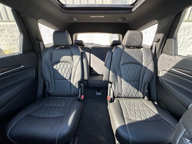 Used 2023 Buick Enclave Avenir w/ Avenir Technology Package image 34