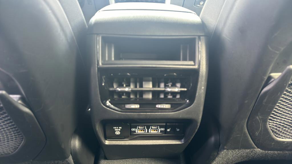 Used 2023 Jeep Grand Cherokee Limited image 11