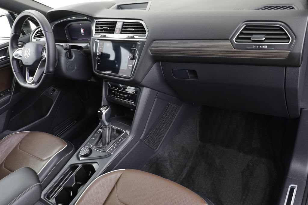 Certified 2022 Volkswagen Tiguan SEL R-Line AWD/4WD image 22