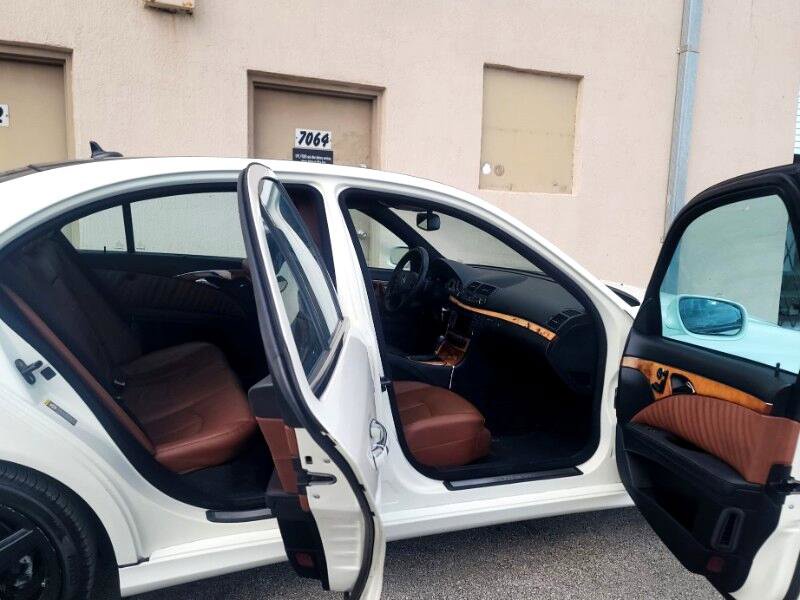 Used 2009 Mercedes-Benz E 550 Sedan image 25