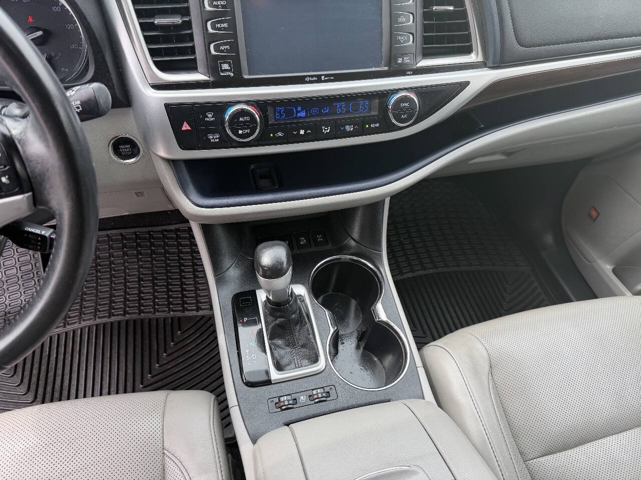 Used 2015 Toyota Highlander Limited AWD/4WD image 12