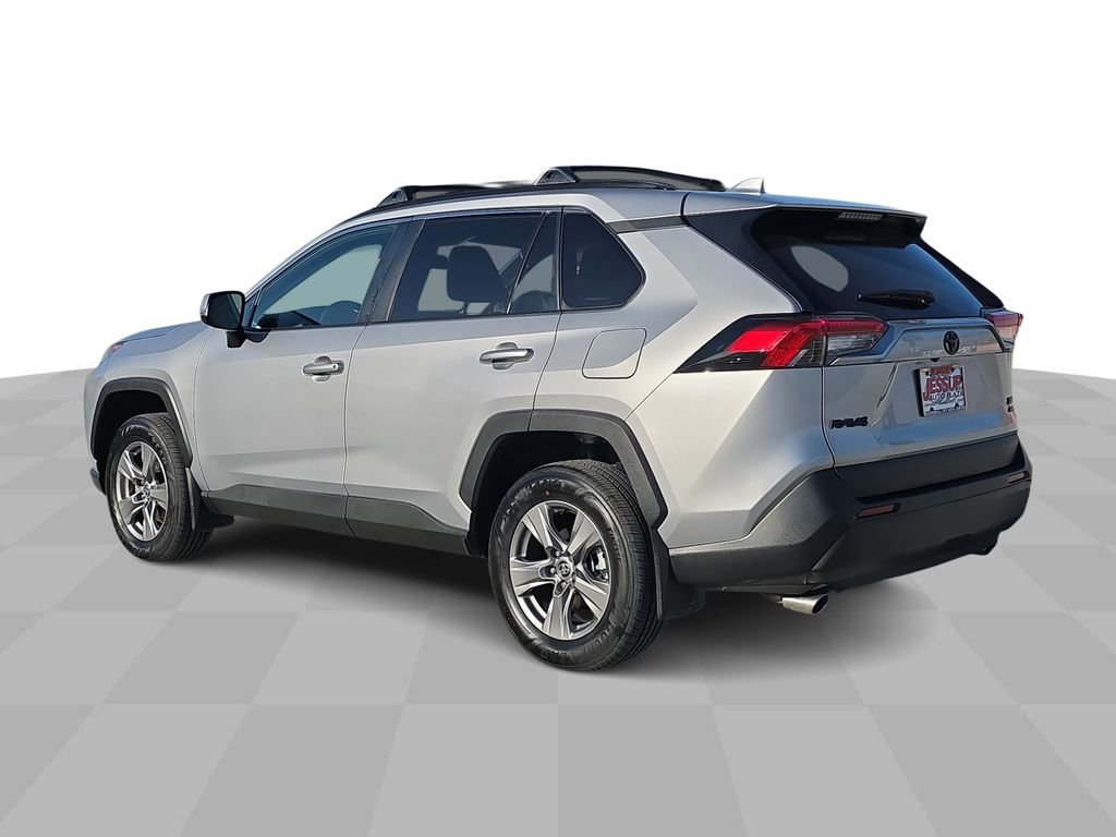 Used 2024 Toyota RAV4 XLE AWD/4WD image 6
