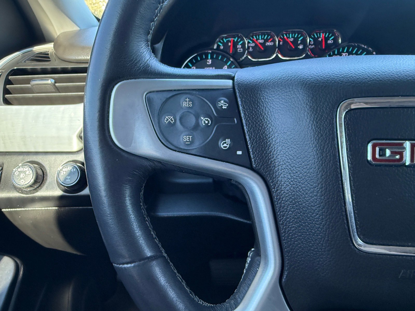 Used 2018 GMC Yukon SLT w/ Open Road Package image 25