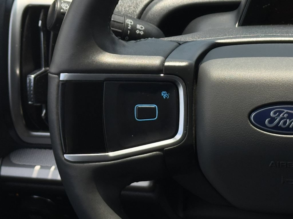 Used 2025 Ford Expedition Active AWD/4WD image 14