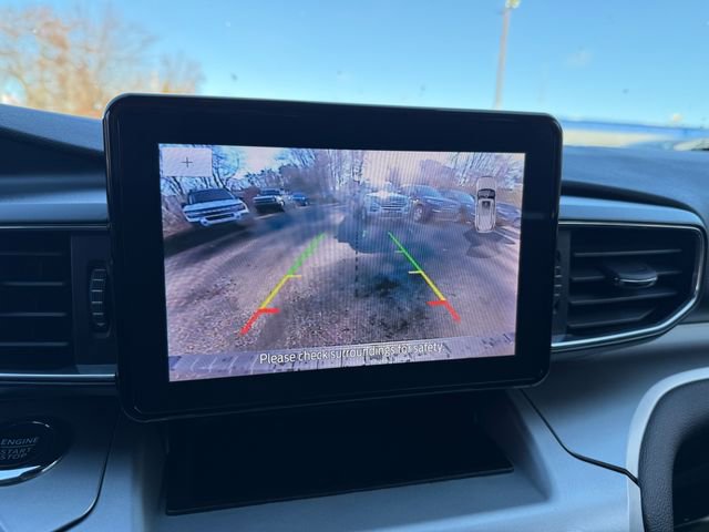 Used 2022 Ford Explorer XLT w/ Equipment Group 202A image 9