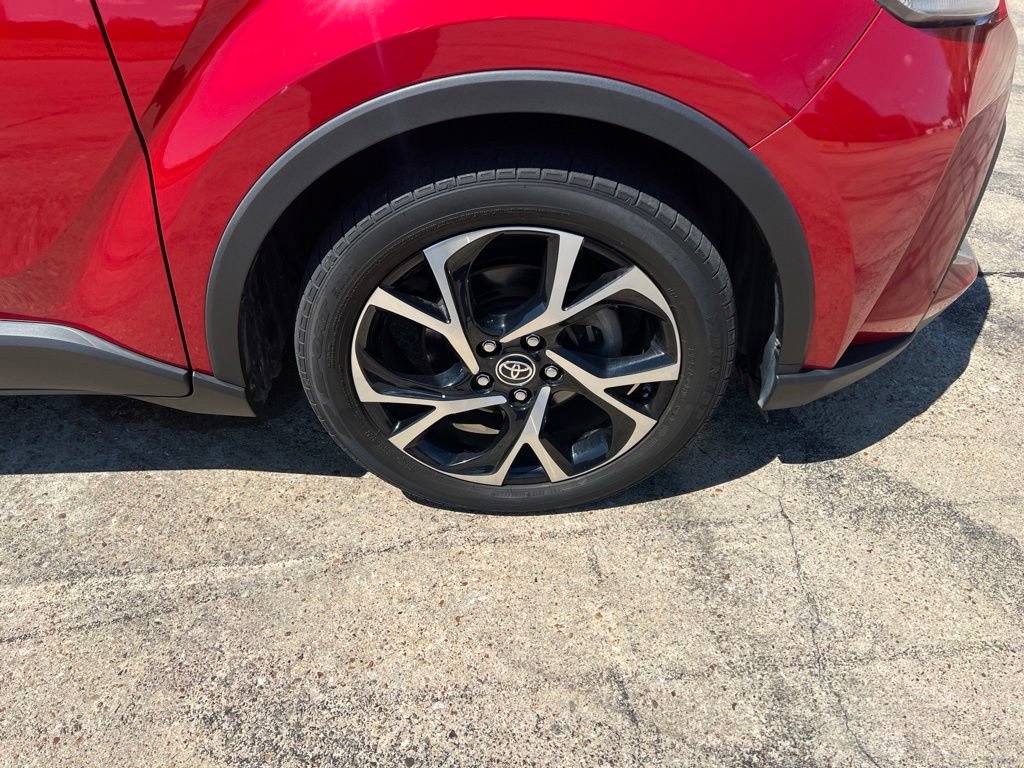 Used 2022 Toyota C-HR XLE FWD image 18