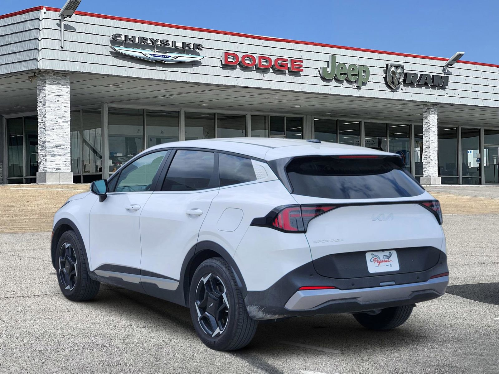 Used 2026 Kia Sportage EX image 4