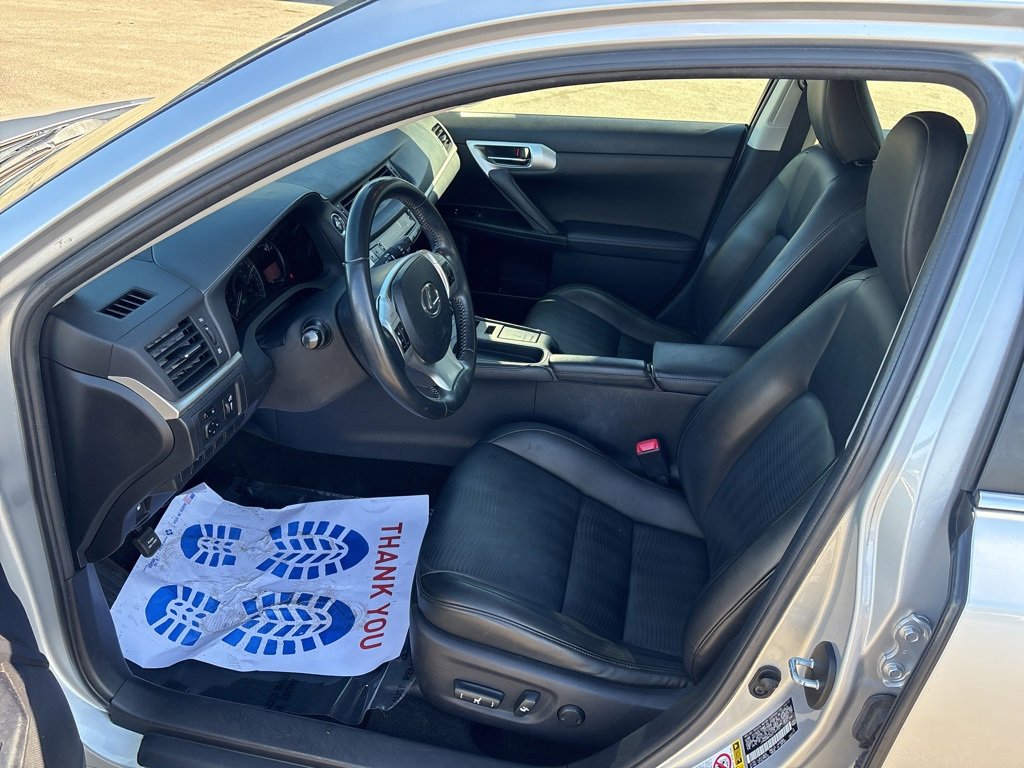 Used 2013 Lexus CT 200h image 9