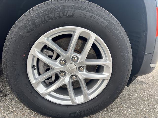 Used 2024 Jeep Grand Cherokee L Laredo image 29