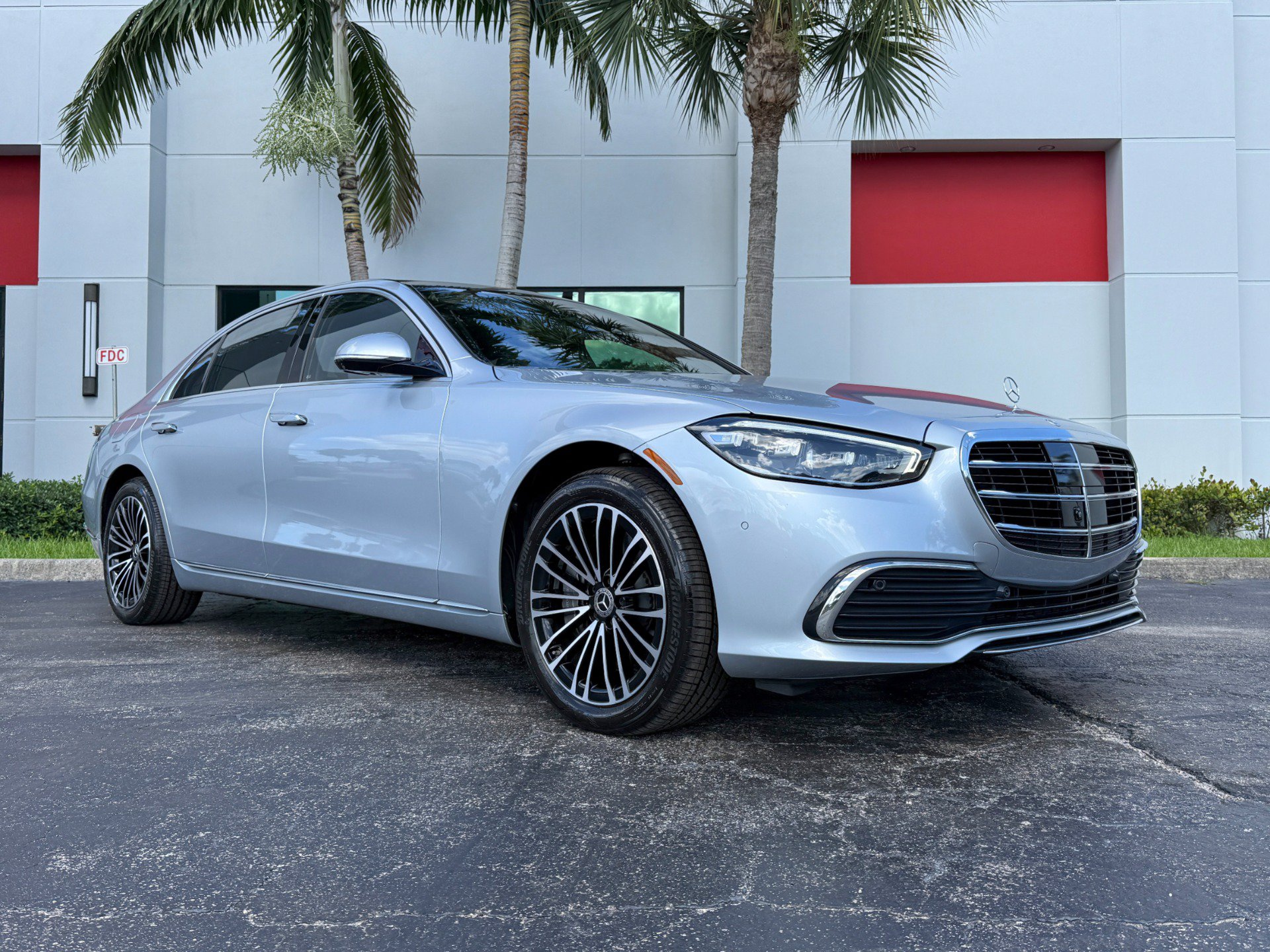 Used 2023 Mercedes-Benz S 580e 4MATIC Sedan image 6