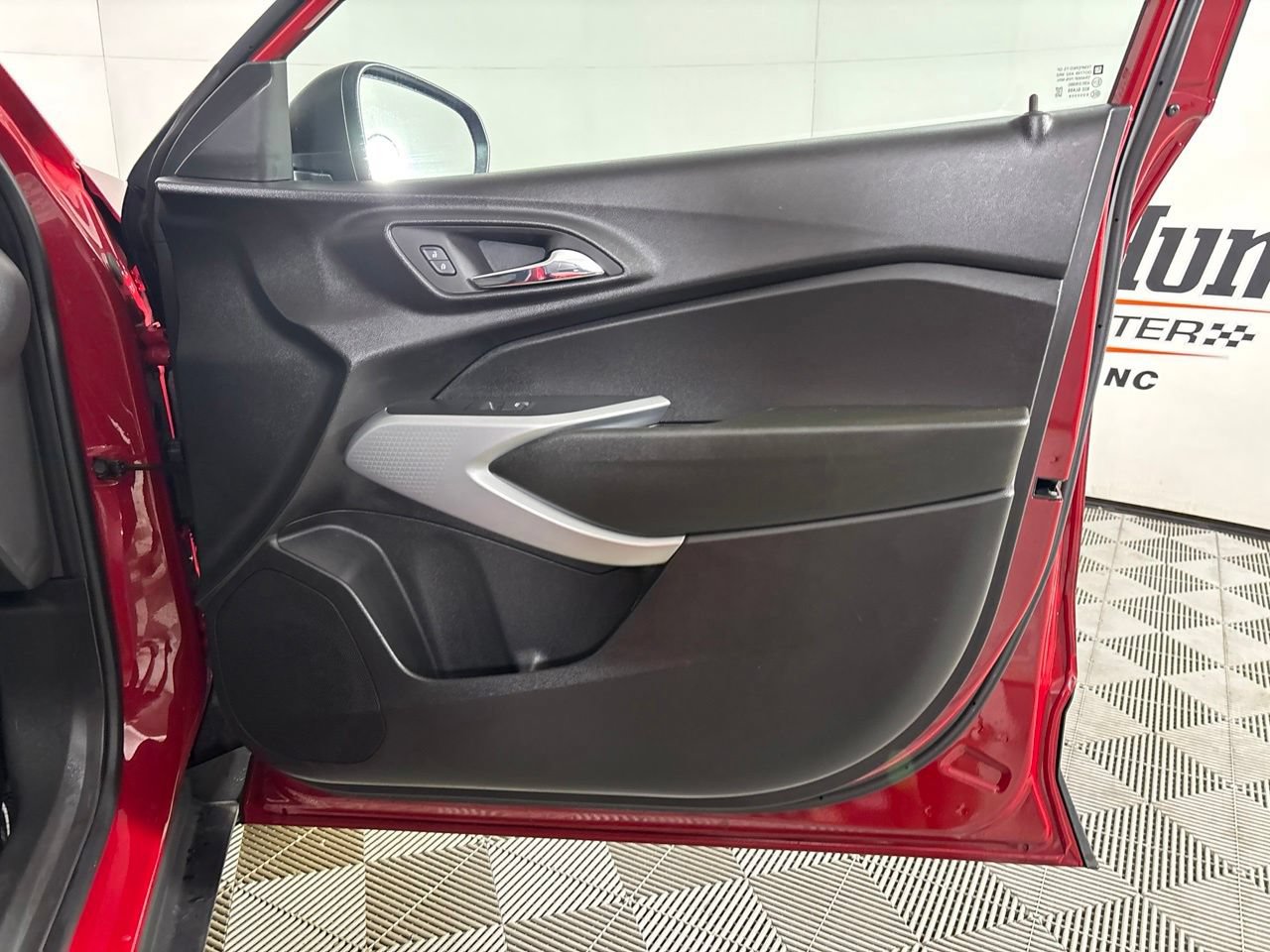 Used 2026 Chevrolet Trax LS FWD image 28