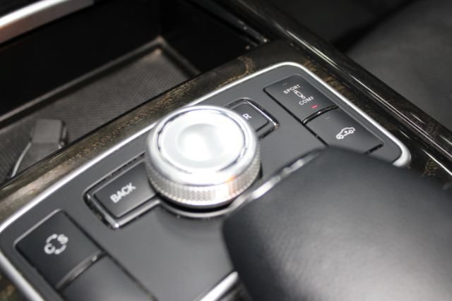 Used 2010 Mercedes-Benz E 550 Sedan w/ Premium 1 Pkg image 17