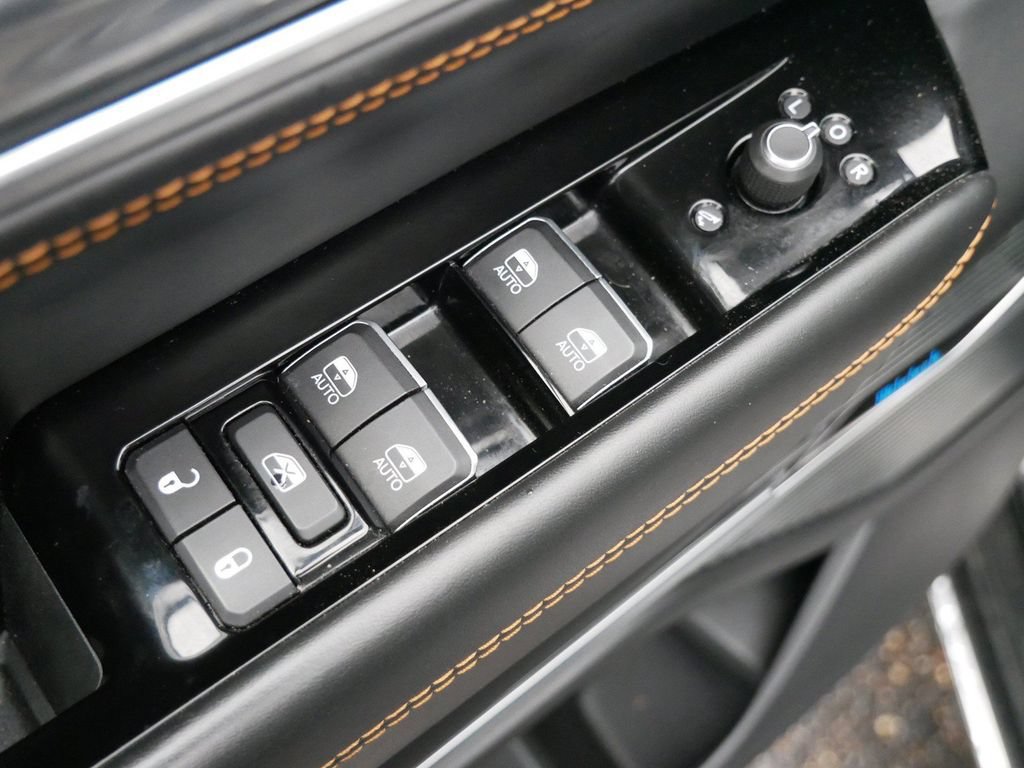 Used 2022 Jeep Grand Wagoneer Series III w/ Rear Seat Video Group 1 AWD/4WD image 15