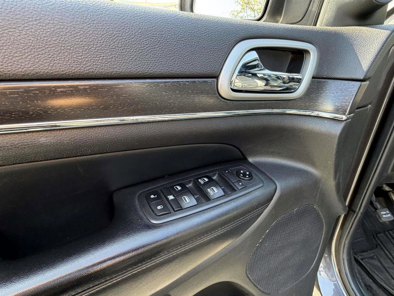Used 2018 Jeep Grand Cherokee Limited AWD/4WD image 15