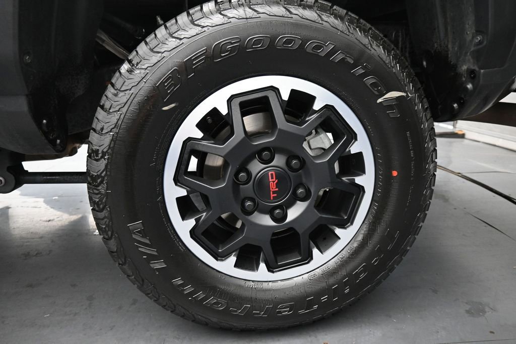 Used 2025 Toyota Tacoma TRD Off-Road AWD/4WD image 15