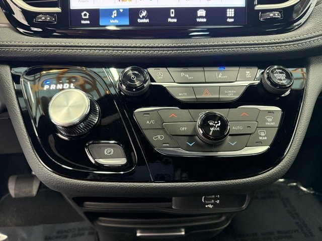 New 2026 Chrysler Pacifica Select image 20