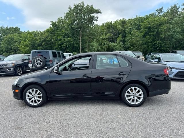 Used 2010 Volkswagen Jetta Limited Edition FWD image 4