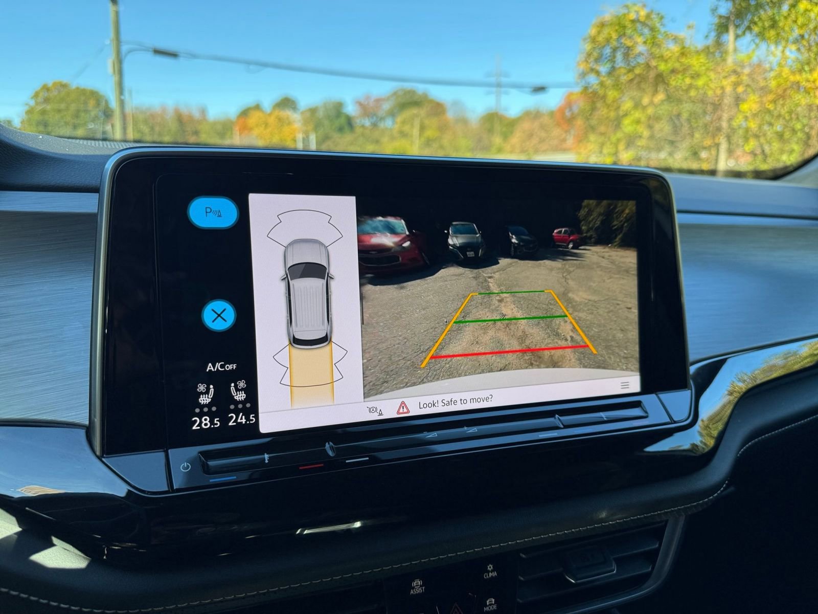 Used 2025 Volkswagen Atlas Cross Sport SE image 17