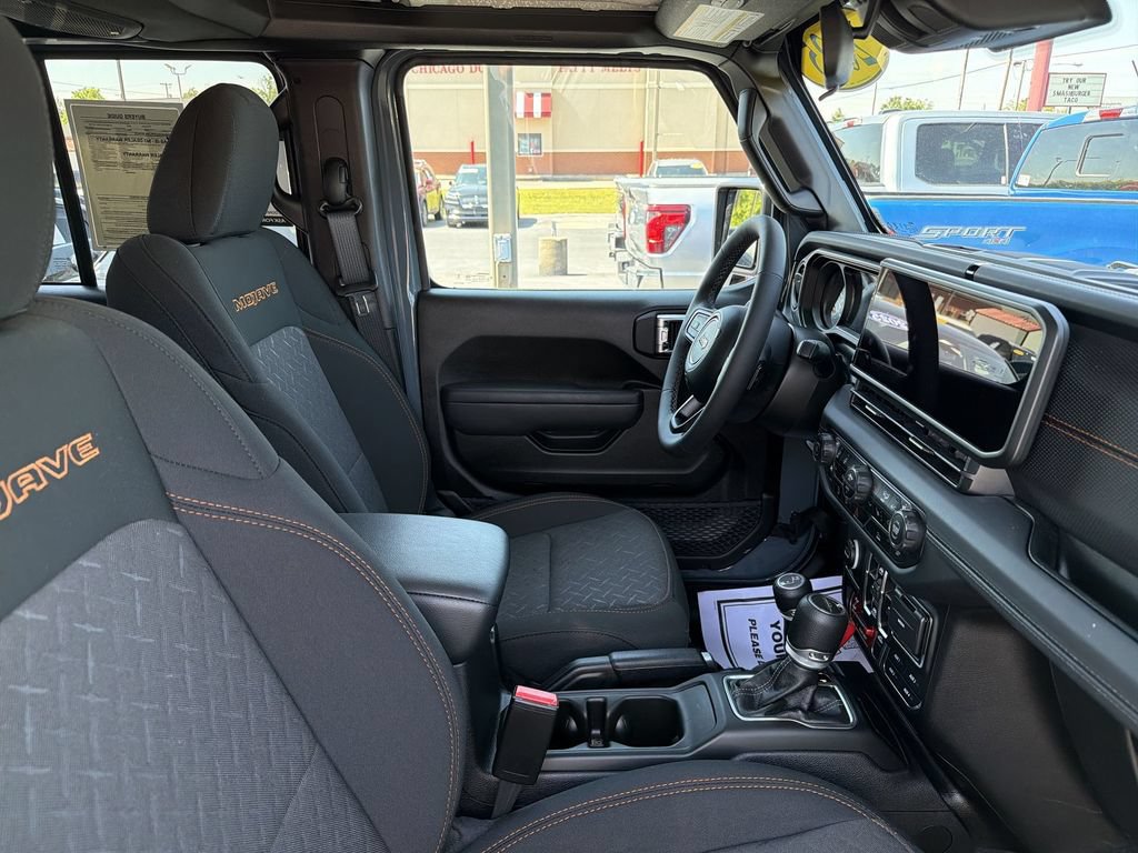Used 2025 Jeep Gladiator Mojave w/ Convenience Group AWD/4WD image 15