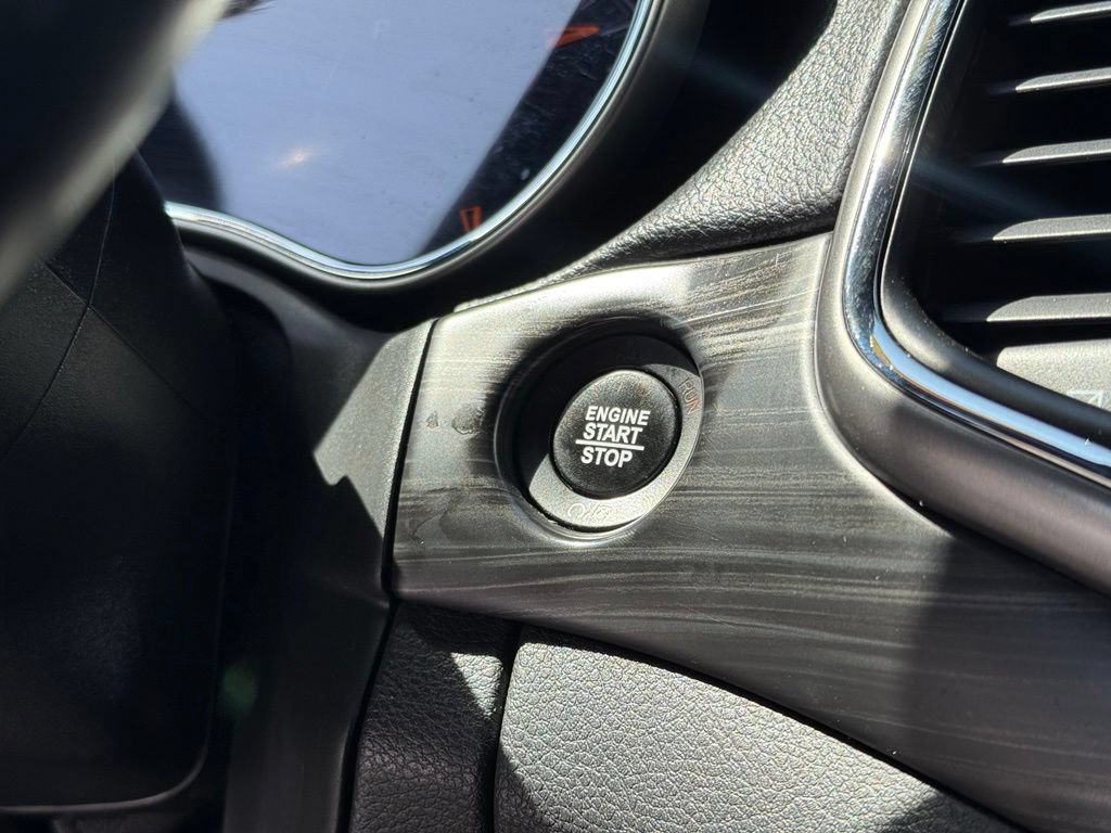 Used 2020 Jeep Grand Cherokee Laredo RWD image 30