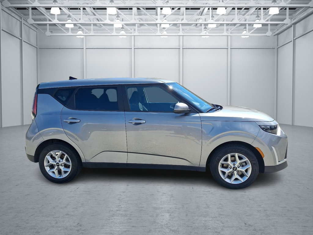 Used 2024 Kia Soul LX w/ Option Group 015 FWD image 12