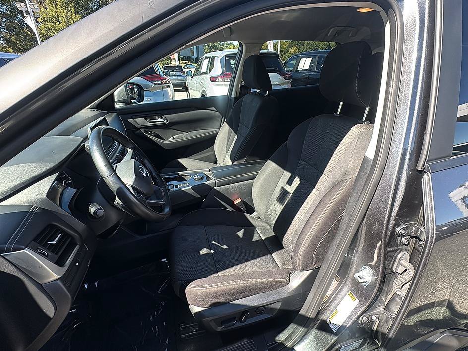Certified 2025 Nissan Rogue SV AWD/4WD image 13