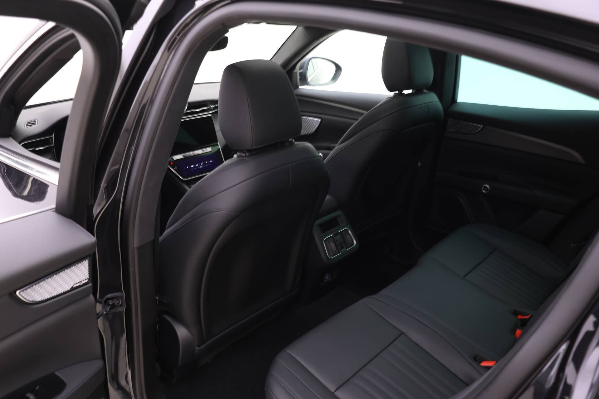 New 2024 Maserati Grecale GT image 12