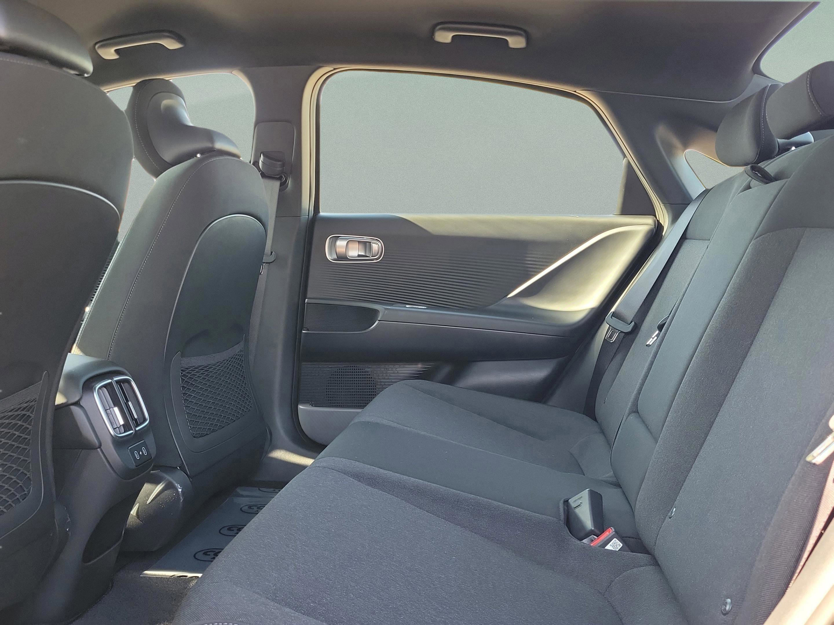 New 2025 Hyundai Ioniq 6 SE image 28