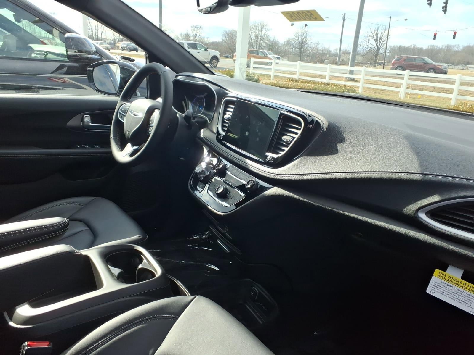 New 2026 Chrysler Pacifica Select FWD image 21