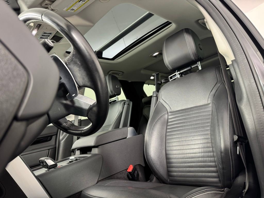 Used 2023 Land Rover Discovery S AWD/4WD image 12