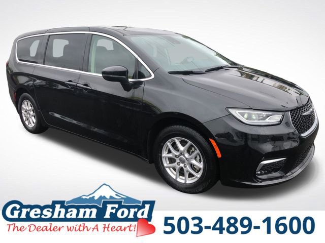 Used 2023 Chrysler Pacifica Touring-L FWD image 12