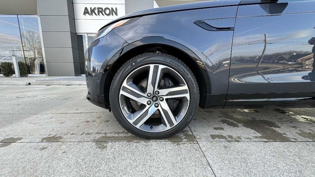 New 2024 Land Rover Discovery Dynamic SE image 22