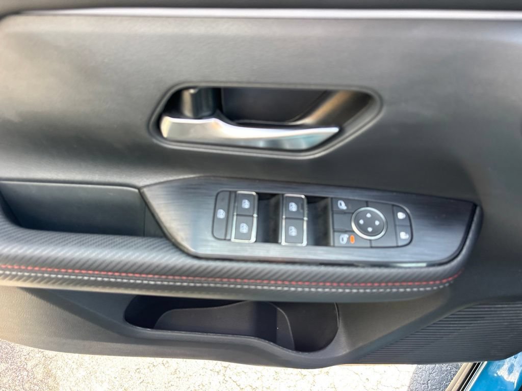 Used 2025 Nissan Kicks SR AWD/4WD image 17