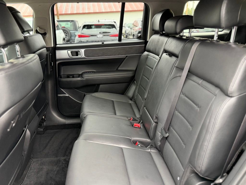 Used 2025 Hyundai Santa Fe Limited AWD/4WD image 9
