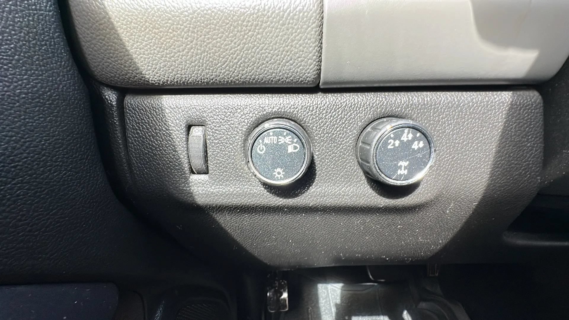 Used 2015 Chevrolet Colorado W/T w/ WT Convenience Package AWD/4WD image 14