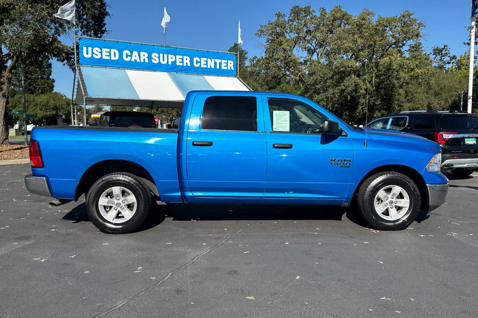 Used 2022 RAM 1500 Classic SLT image 2
