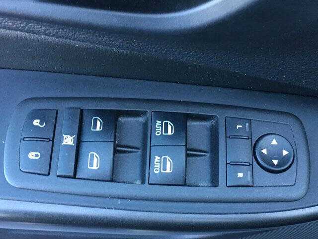 Used 2022 Jeep Cherokee Trailhawk w/ Comfort/Convenience Group image 15