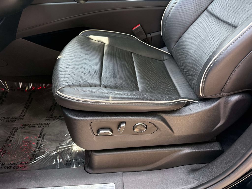 Used 2023 Cadillac Escalade Premium Luxury AWD/4WD image 3