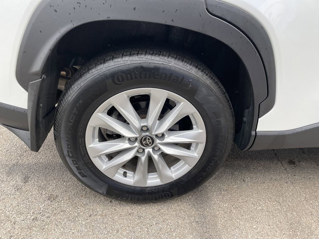 Used 2023 Toyota Corolla Cross LE w/ Moonroof Package AWD/4WD image 13