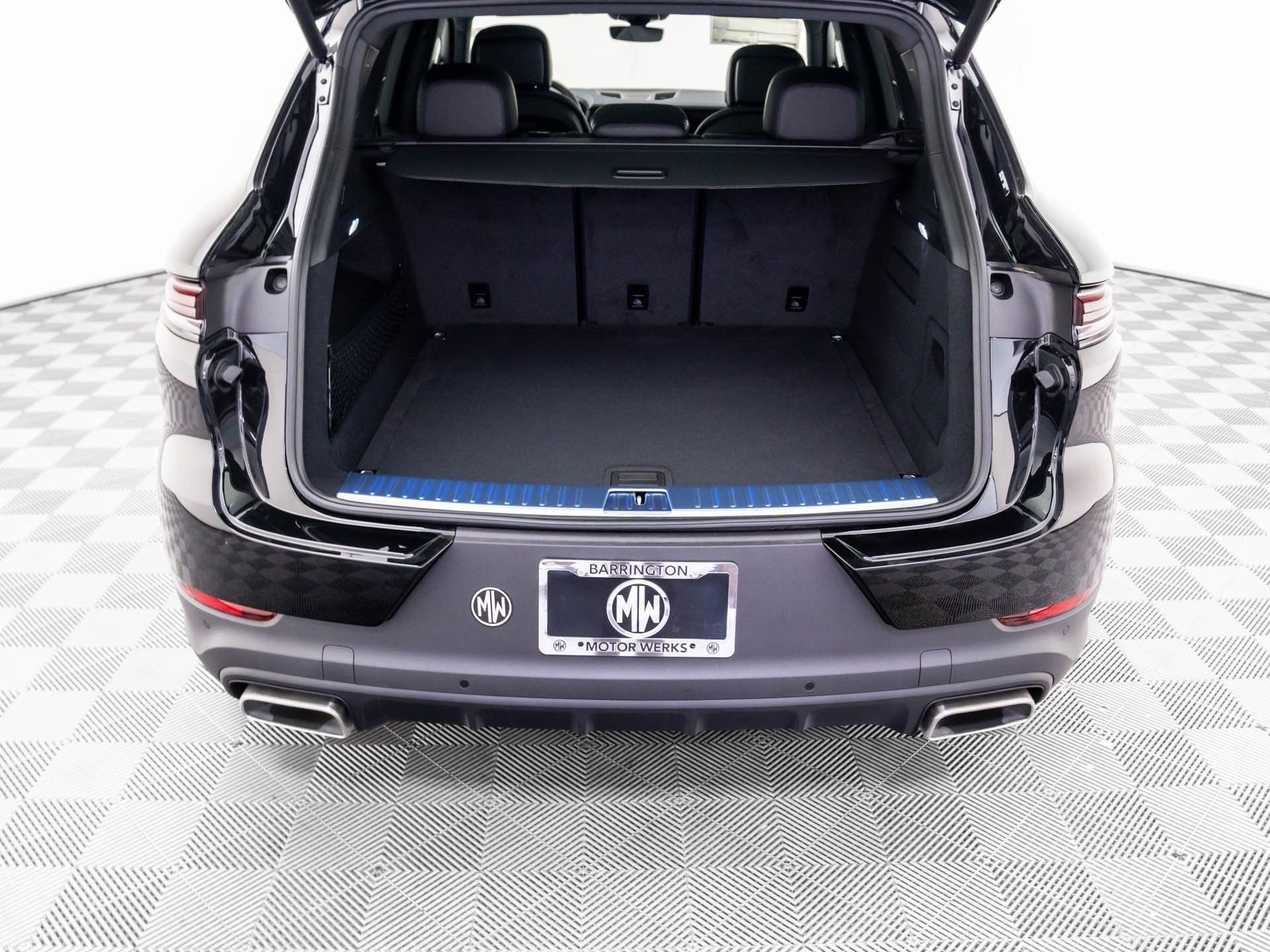 Certified 2025 Porsche Cayenne AWD/4WD image 29