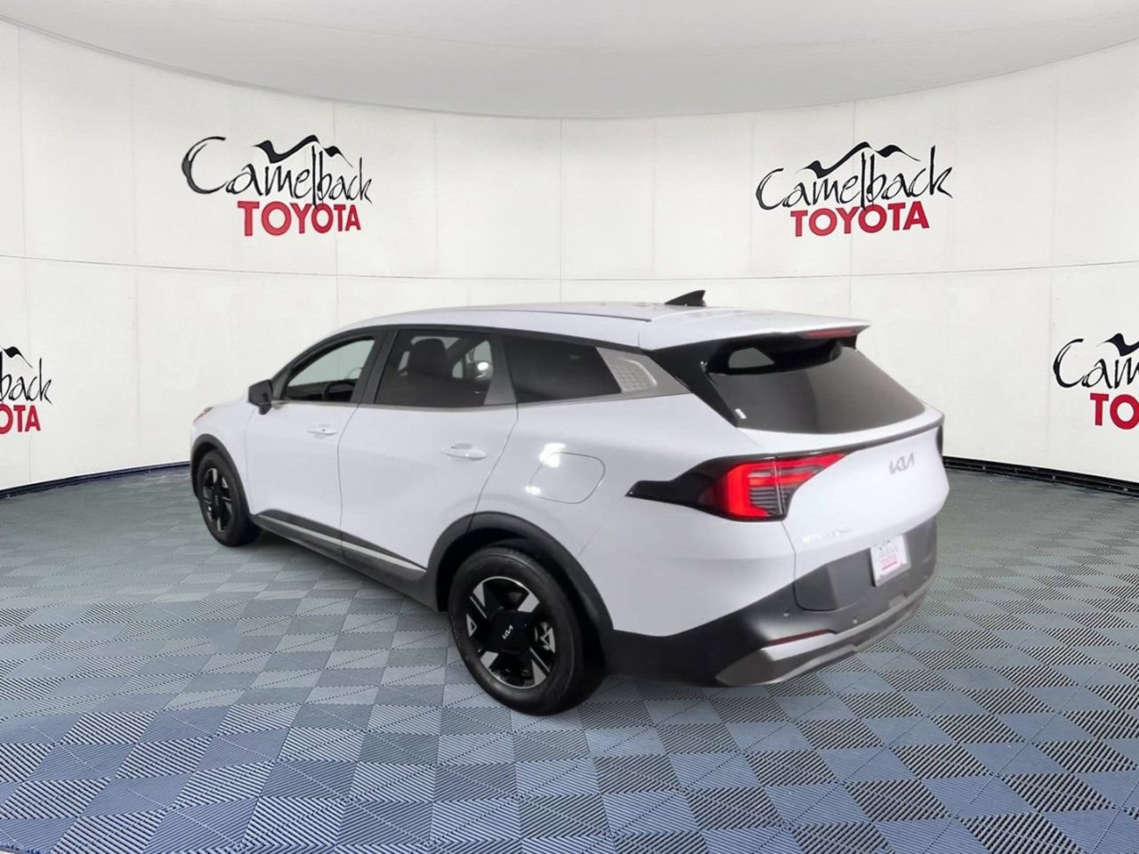 Used 2026 Kia Sportage LX FWD image 8