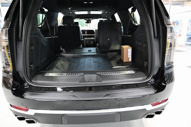 New 2026 Chevrolet Suburban High Country image 32
