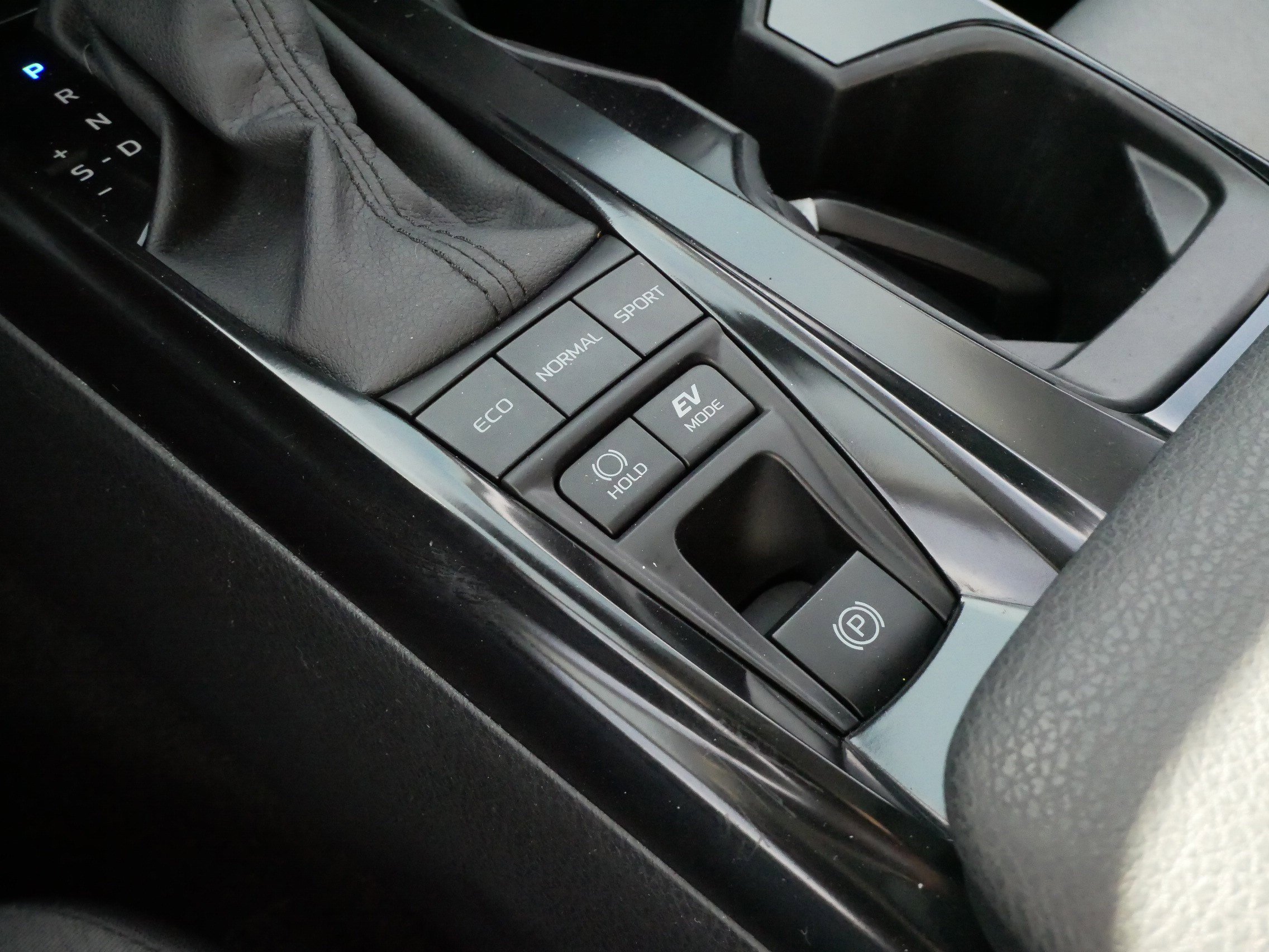 Used 2025 Toyota Camry LE w/ Convenience Package AWD/4WD image 25