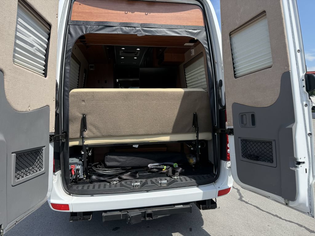 Used 2017 Mercedes-Benz Sprinter 3500 image 9