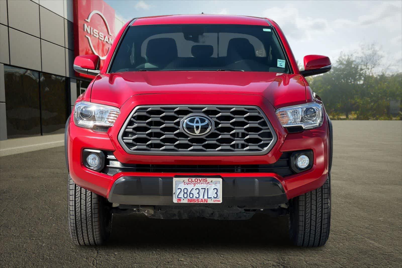 Used 2022 Toyota Tacoma TRD Off-Road w/ Technology Package AWD/4WD image 11