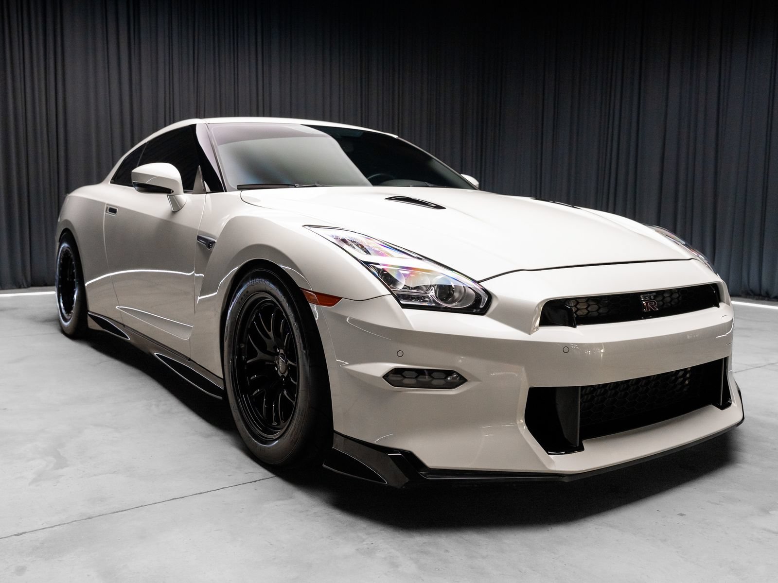 Used 2024 Nissan GT-R Premium w/ Premium Interior Package AWD/4WD image 22