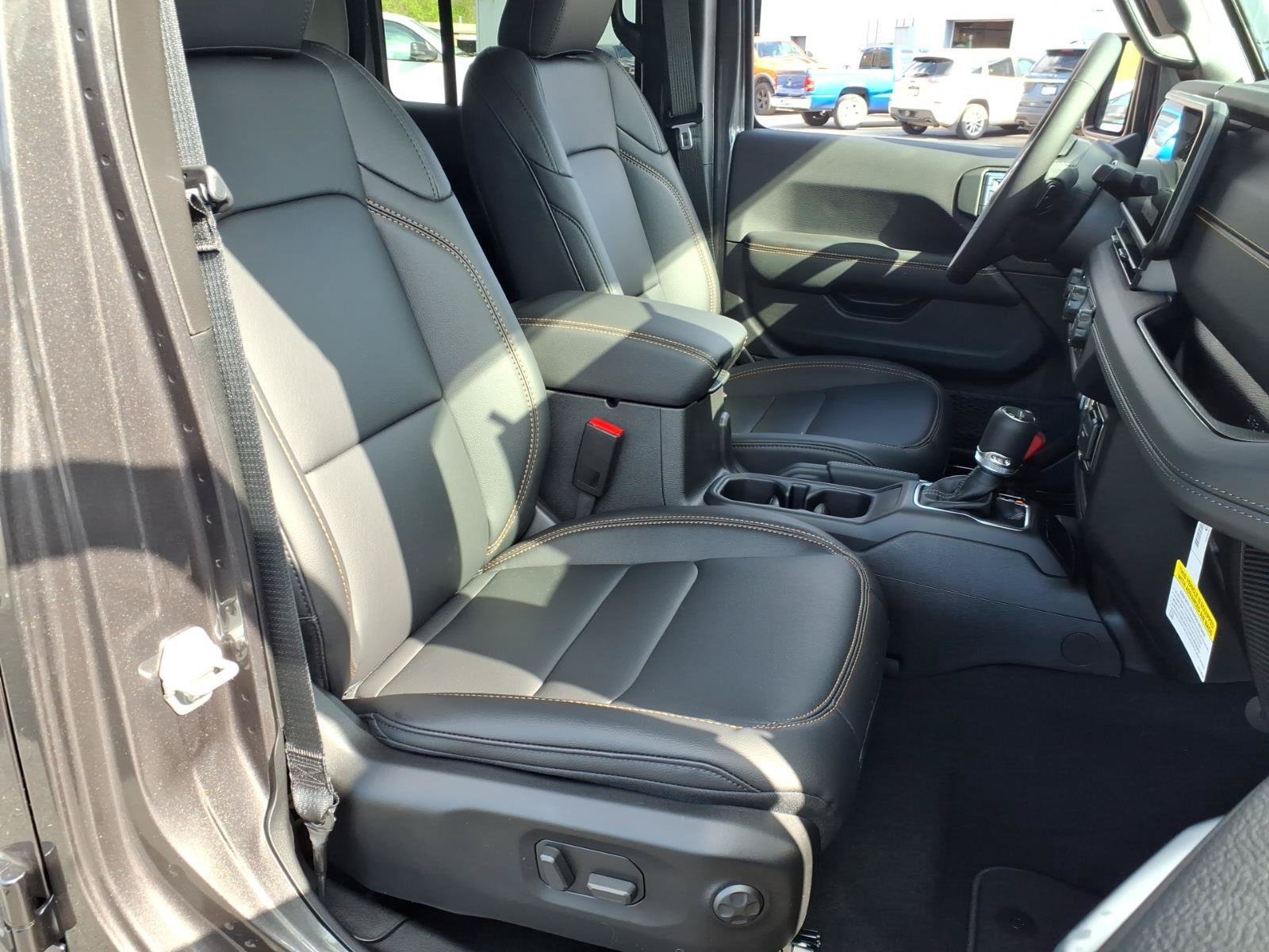 New 2026 Jeep Gladiator Sport AWD/4WD image 4