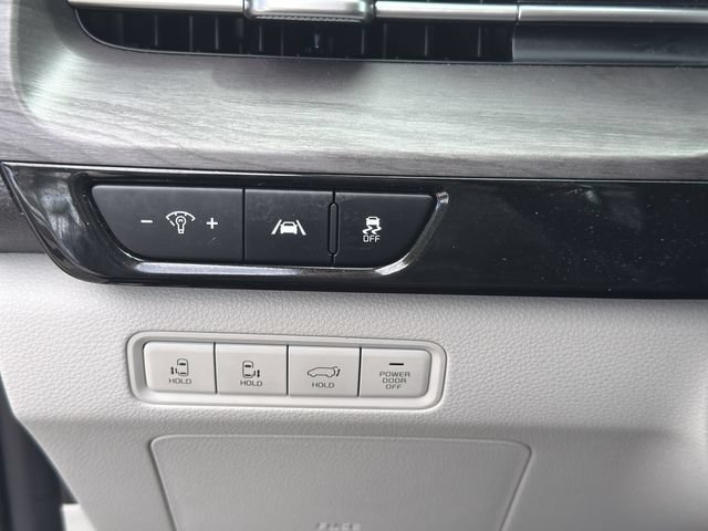 Used 2024 Kia Carnival EX FWD image 15